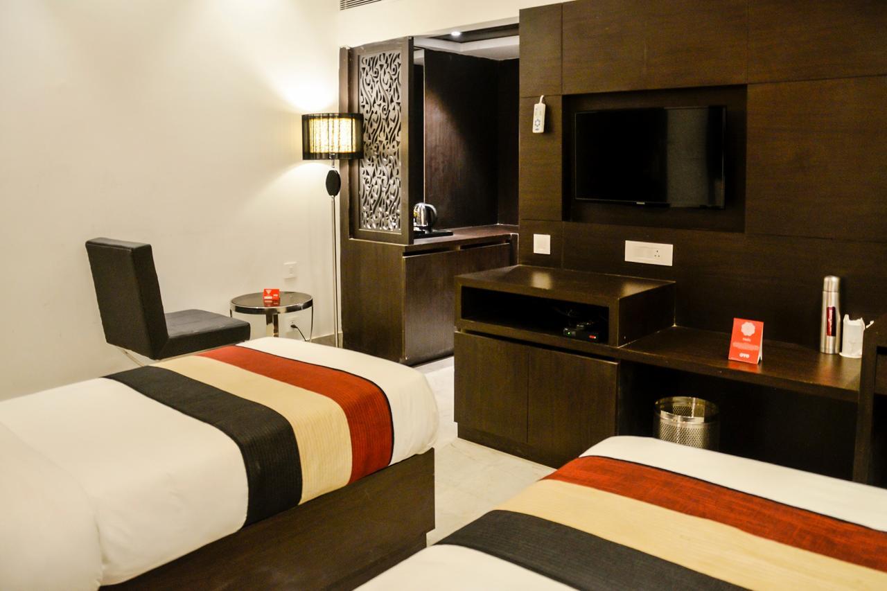 Oyo 1358 Hotel Crossroad ラクナウ エクステリア 写真