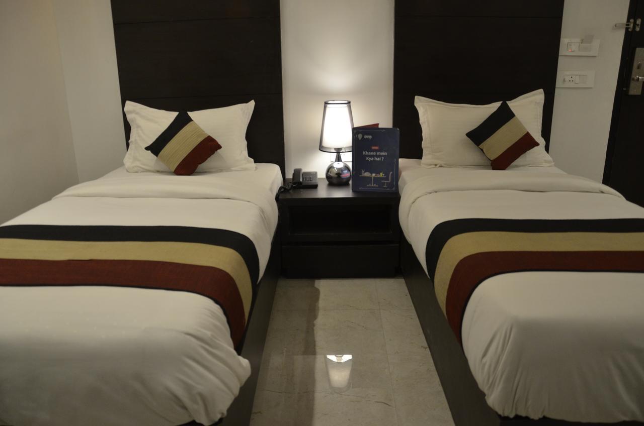 Oyo 1358 Hotel Crossroad ラクナウ エクステリア 写真