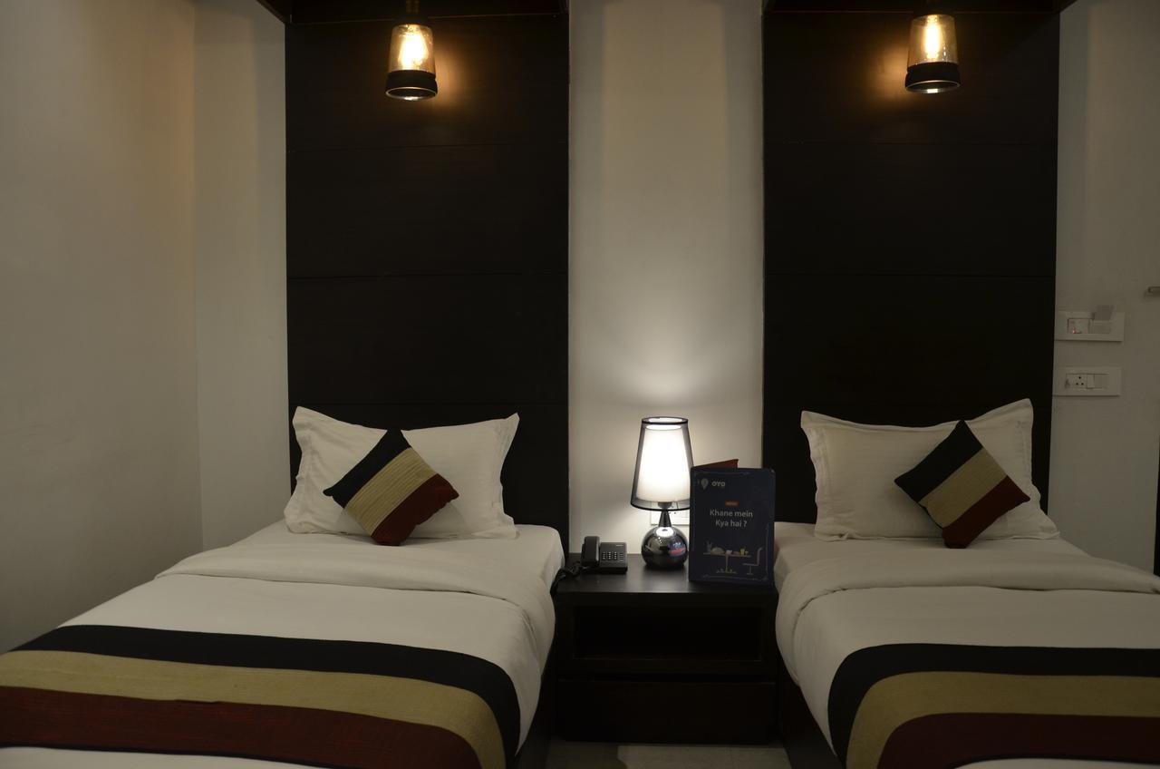 Oyo 1358 Hotel Crossroad ラクナウ エクステリア 写真