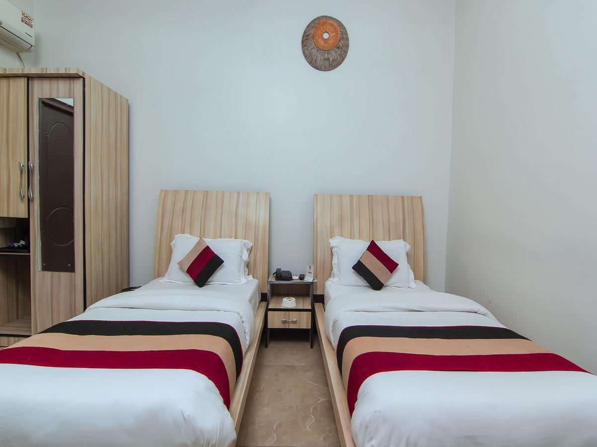 Oyo 1358 Hotel Crossroad ラクナウ エクステリア 写真