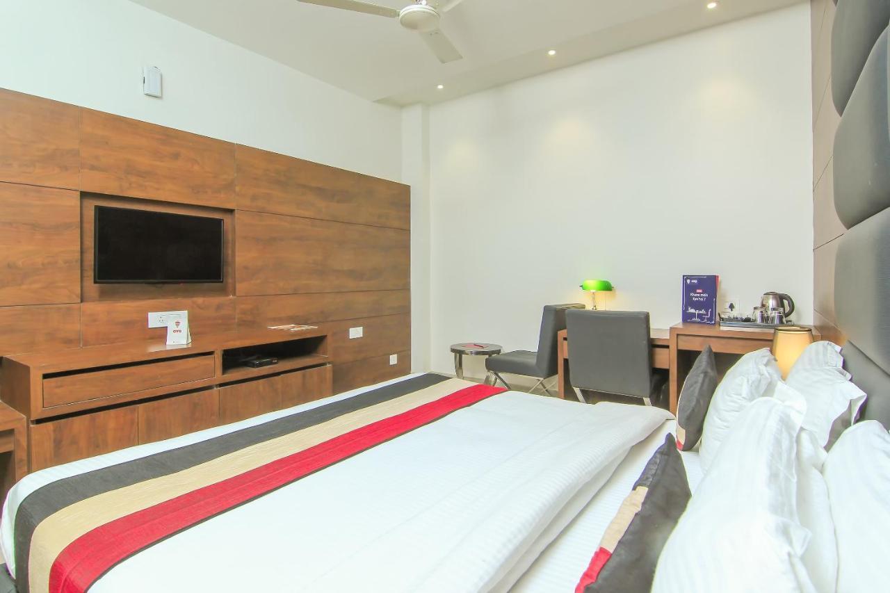 Oyo 1358 Hotel Crossroad ラクナウ エクステリア 写真
